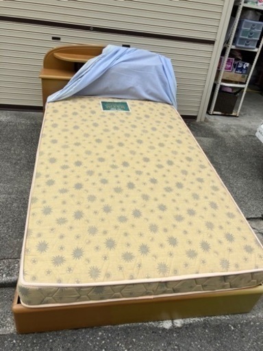引き出し付きセミダブルベッド