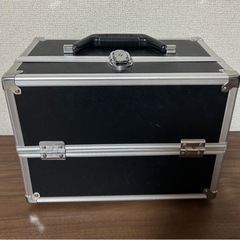 メイクツールボックス譲ります。