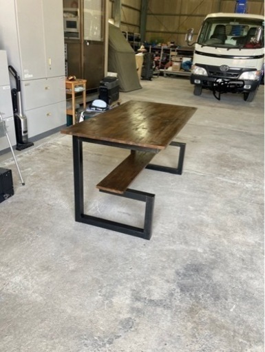 ウッドアイアンダイニングテーブル