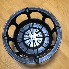 【値下げ】メルセデスベンツW210 スペアタイヤ固定部品
