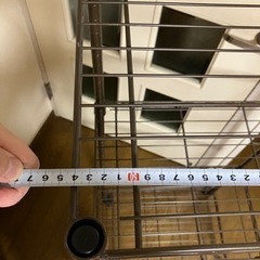 茶色のシェルフ　お譲りします。※下の足首の車難ありの画像