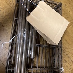 茶色のシェルフ　お譲りします。※下の足首の車難ありの画像