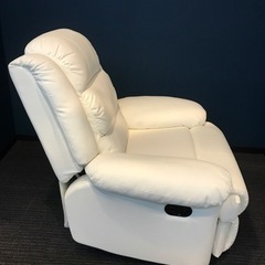 【受け渡し完了】⚠️7/23(日)まで限定⚠️ 期間延長🉐セール🉐 定価58,960円⇨ジモティー価格12,500円Premier (プルミエ) リクライニングチェア ホワイト※取扱説明書付きの画像