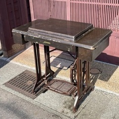 決まりました。ジャノメ　アンティークミシン　店舗什器