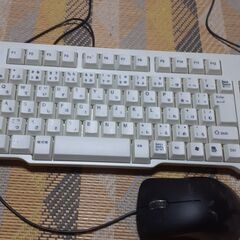 パソコンのキーボードとマウス