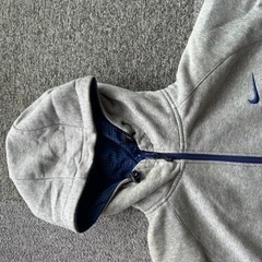 NIKEリバーシブルパーカーの画像