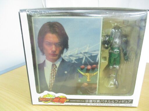 287   仮面ライダー龍騎　　俳優写真パネル＆フィギュア