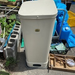 【引き取り先決まりました】90角型タンクの画像