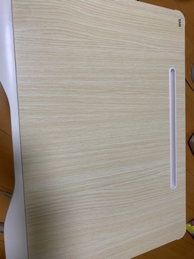 炊飯器、電子レンジ、机