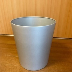 無印　アルミ　ゴミ箱