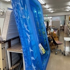 大きめ！ビニールプール☆240×160㎝☆ダブルアクションポンプ付き☆水遊び【こちらは店舗です。浜村鹿野温泉ICから3分 買取本舗 宮本リサイクル 営業時間9～19時 定休日水曜のみ←連絡できませんm(_ _)m 】の画像