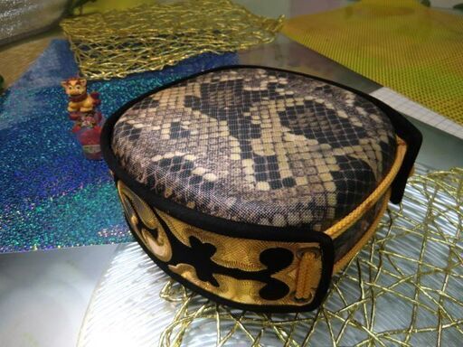 現品販売G02　新品未使用　15.000円　沖縄三線専用　片面蛇皮本張り片面ナイロンチーガ(胴