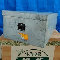 衣装ケース　ステンレス？　ブリキ？　レトロ　入れ物の画像