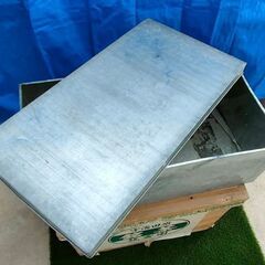 衣装ケース　ステンレス？　ブリキ？　レトロ　入れ物の画像