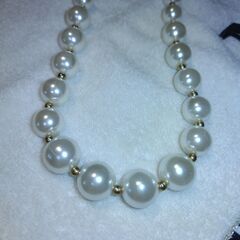大粒パールとゴールドのネックレスの画像