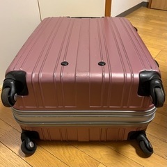 【配達可】大容量スーツケース　鍵付き　キャスター付きの画像