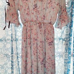 【新品タグ付】ウエスト切り替えロング丈ワンピース　両袖リボン付きの画像