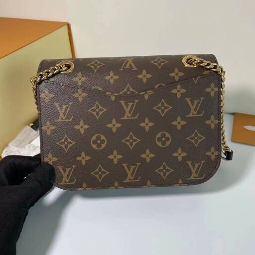 LV PASSYチェーンバッグです