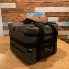 【最終値下げ】水 ポリタンク 12L 2個　カバー付き　サーフィ...