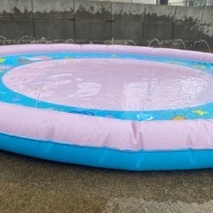 噴水プールの画像