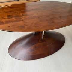 元ホテルの無垢テーブル