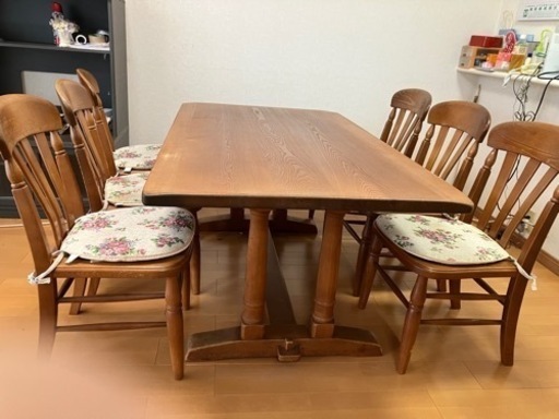 飛騨産業のダイニングセットです。