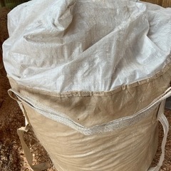 【引取限定】鉋屑。1000Lフレコンバック。ブルーベリー畑や家畜、ペットの床材などに。定期的に出ますのでお気軽にお問い合わせください。の画像