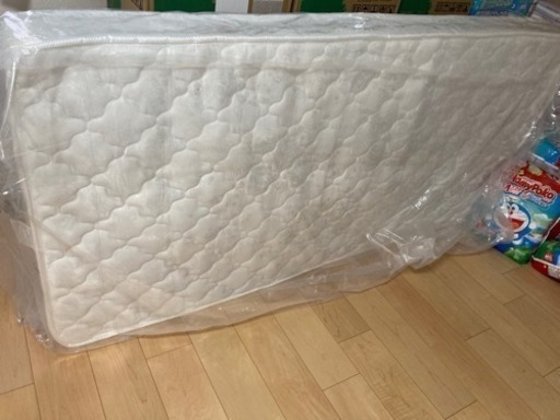 お話中です【完全未使用新品】ベッドマットレス　かため　お届け可能　お値下げ可能 