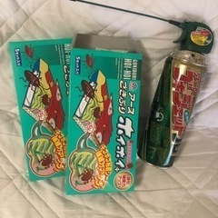 殺虫剤とゴキブリホイホイ