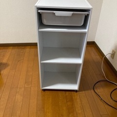 白のカラーボックスの画像