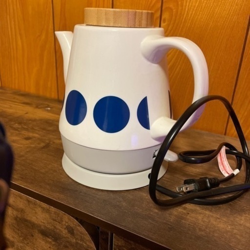 陶器のポットです。