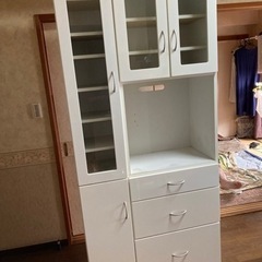 食器棚、タンス、鏡つきタンス