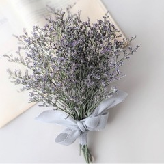 花瓶にさせるドライフラワー、または束ねたらそのままスワッグになるドライフラワーの画像