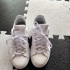 adidas　スニーカー