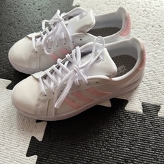 adidas　スニーカーの画像