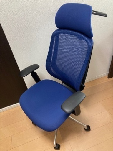 2020年製オカムラ シルフィ可動肘ジャケットハンガー付き