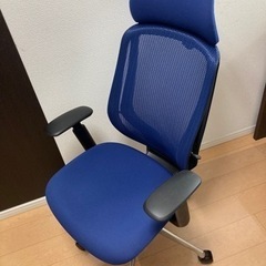 2020年製オカムラ シルフィ可動肘ジャケットハンガー付き
