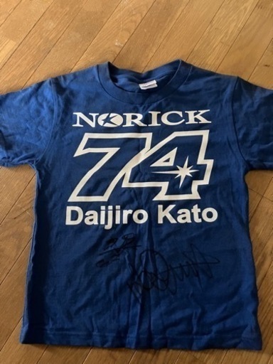 ロッシ、ロレンソのサイン入り大治郎Tシャツ