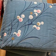 中古 座布団 8枚  綿 青 花柄 の画像