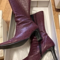 オーストリッチ風の本革の赤紫ブーツ
