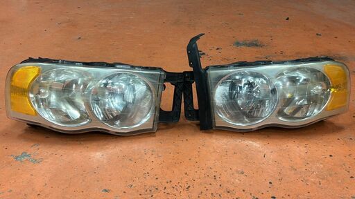 ダッジラム　DEPO　ヘッドライト　2002年～2005年　社外純正品　②