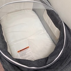 ベビーベッド  幌　キャスター付きの画像