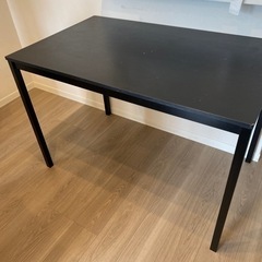 ダイニングテーブルの画像