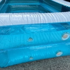 大型プールの画像