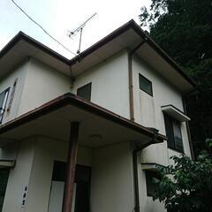 ２階の屋根に登って、ブルーシートをかけて欲しいです。