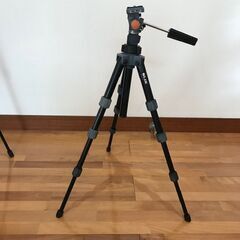 【特別価格】カメラ三脚３台・カメラバッグ・三脚ケース１　まとめて売りますの画像