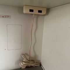 食器棚　白　コンセント2つ付き　の画像