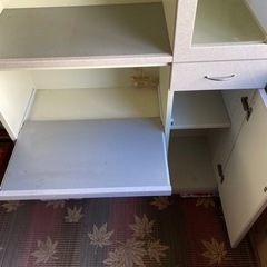 食器棚　白　コンセント2つ付き　の画像