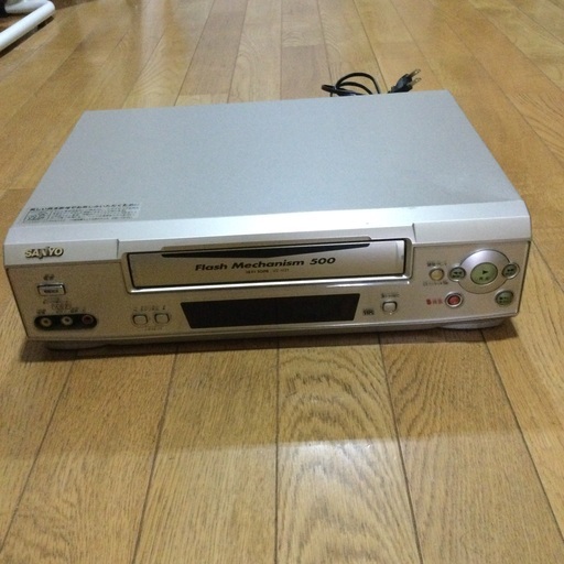 レトロなSANYO ビデオテープレコーダー