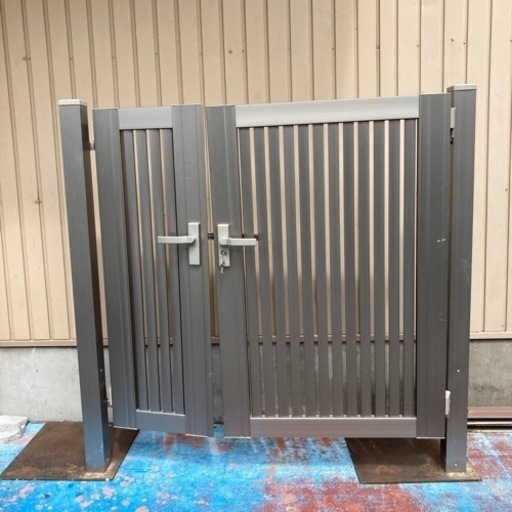 アウトレット品【TOEX】門扉 アルミ製　門柱・扉本体・錠前セット